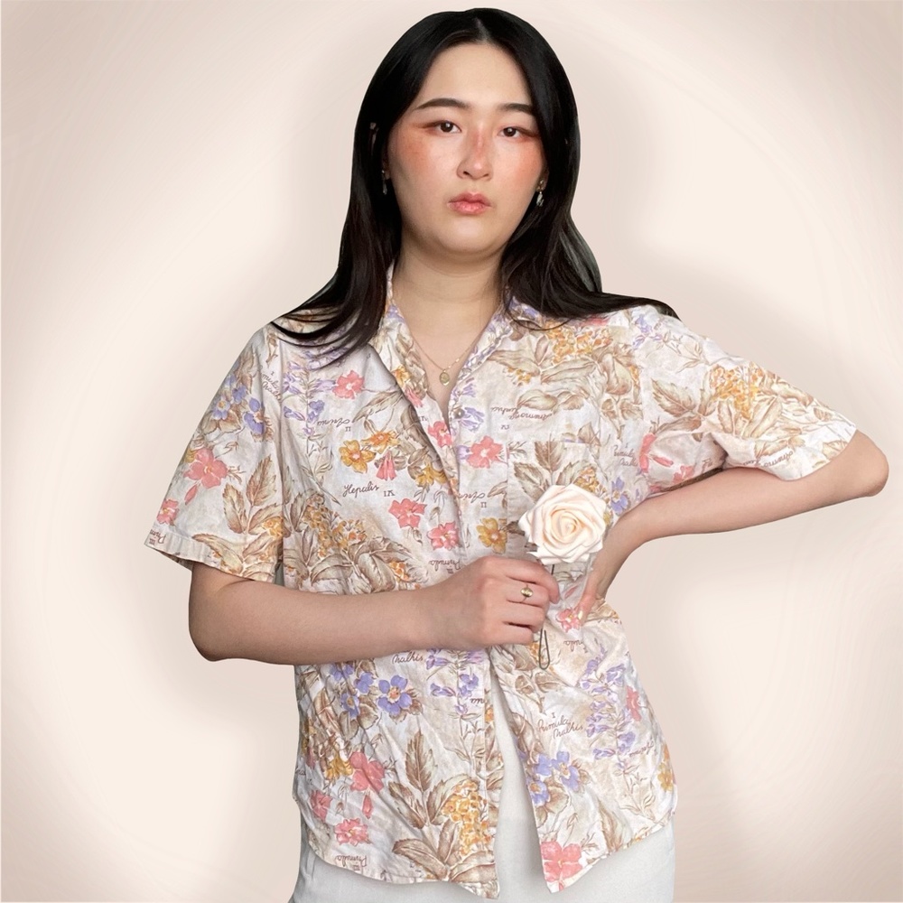 Vintage cream botanical floral short sleeve button up.